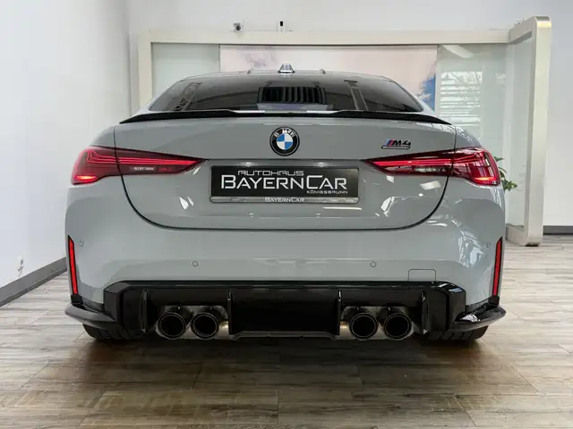BMW M4 view 6