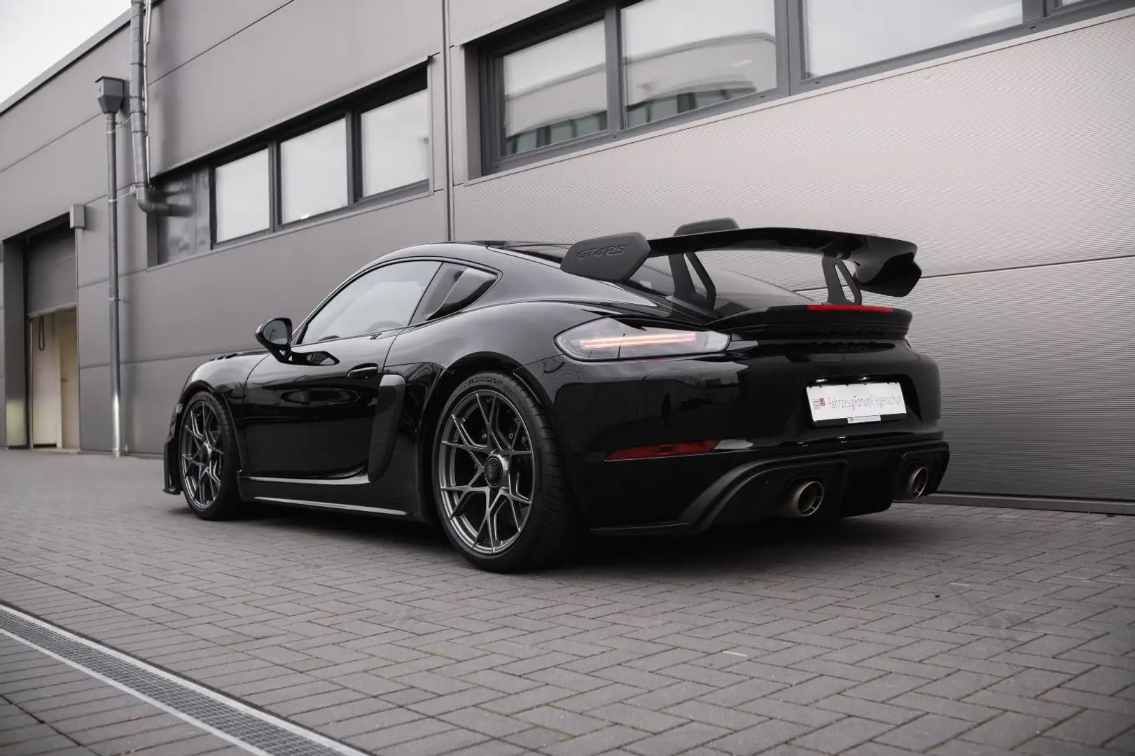 Porsche Cayman 718 Cayman GT4 RS -Weissach-Kamera-Lift-PCCB Negro - 2