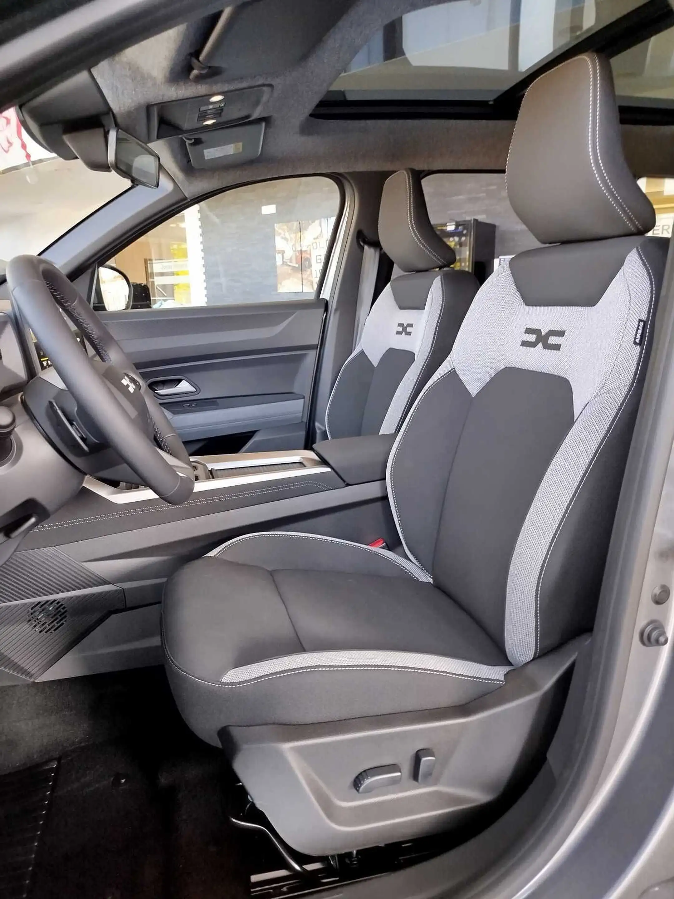 Dacia Bigster Hybrid-G 150 4x4 Journey AHK/PANO/WINTER+/CITY/19Z — photo 9