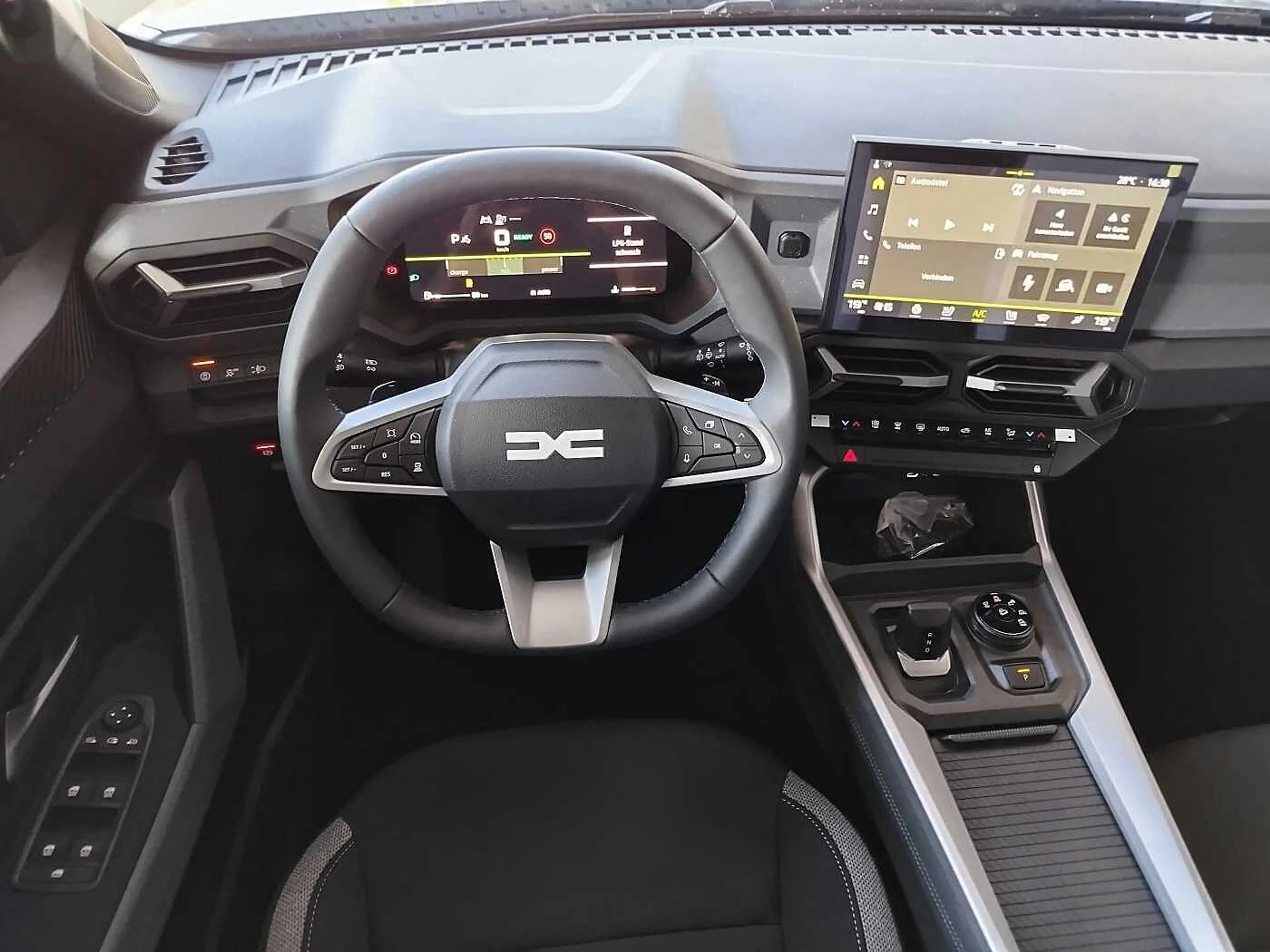Dacia Bigster Hybrid-G 150 4x4 Journey AHK/PANO/WINTER+/CITY/19Z — photo 12