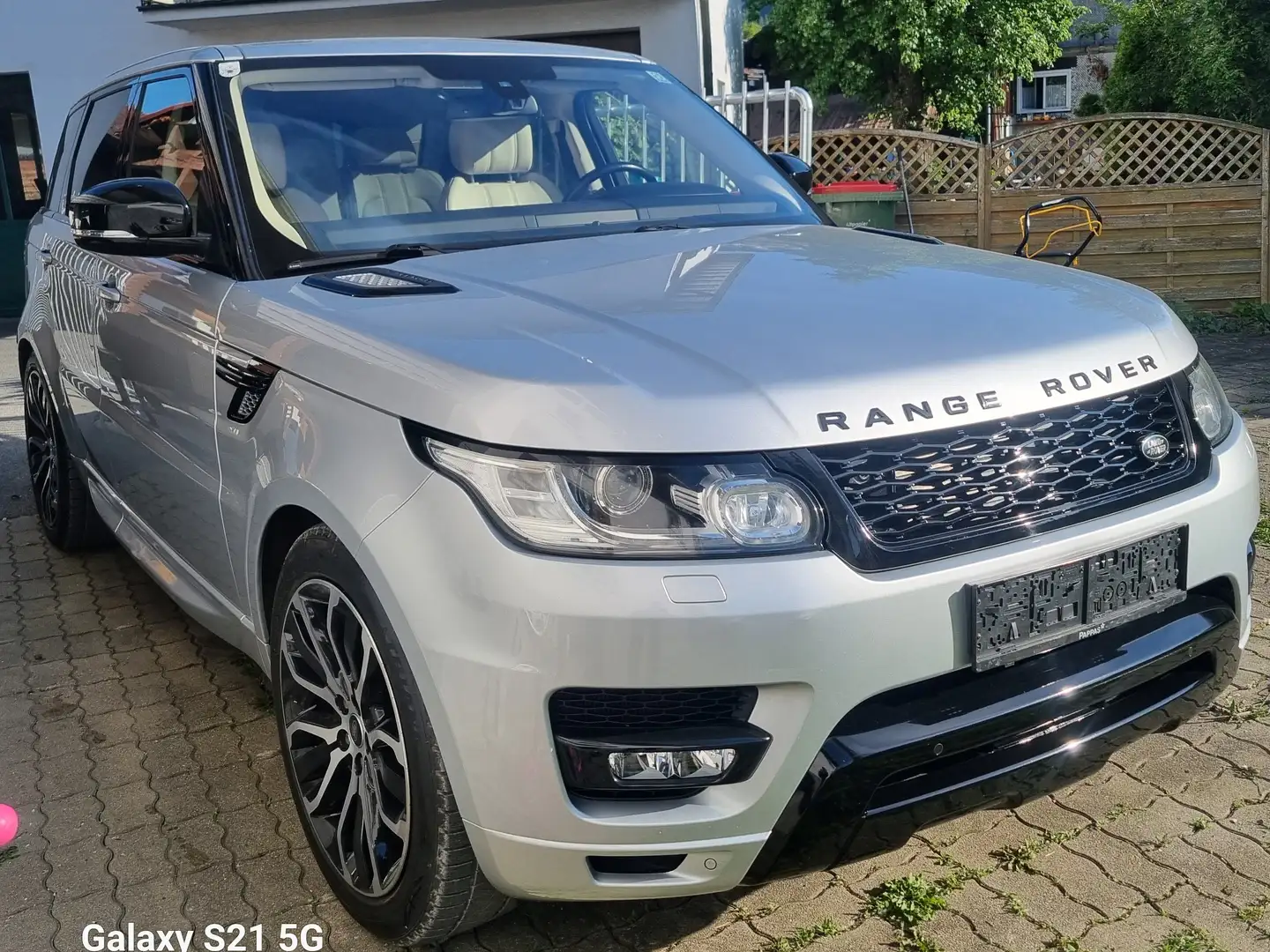 Land Rover Range Rover Sport Range Rover Sport 3,0 TDV6 HSE Dynamic HSE Dynamic Silber - 2