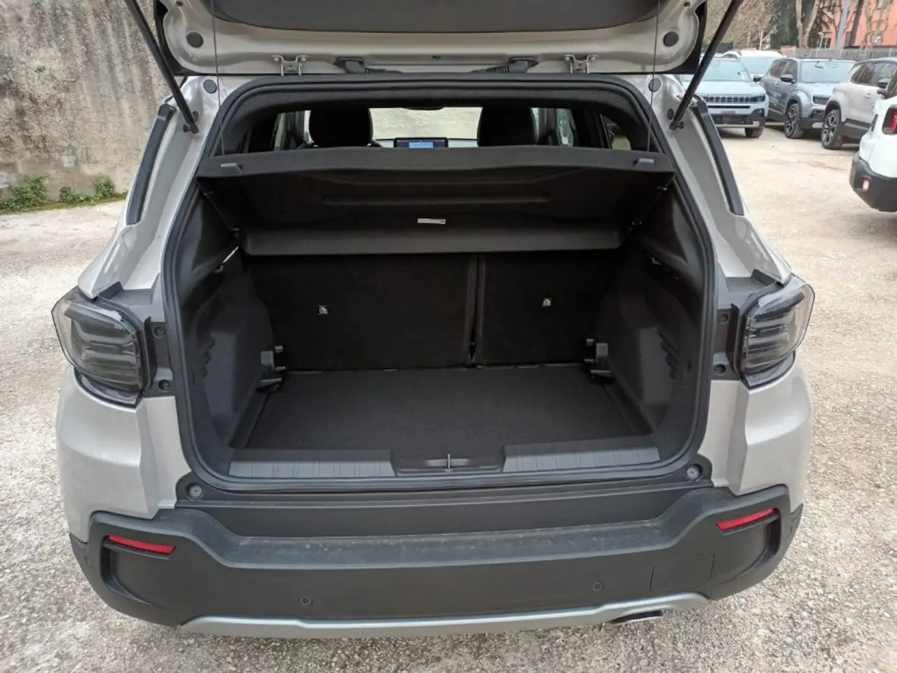 Jeep Avenger 1200 E-HYBRID SUMMIT 110CV AUTOM PACK WINTER PELLE 18