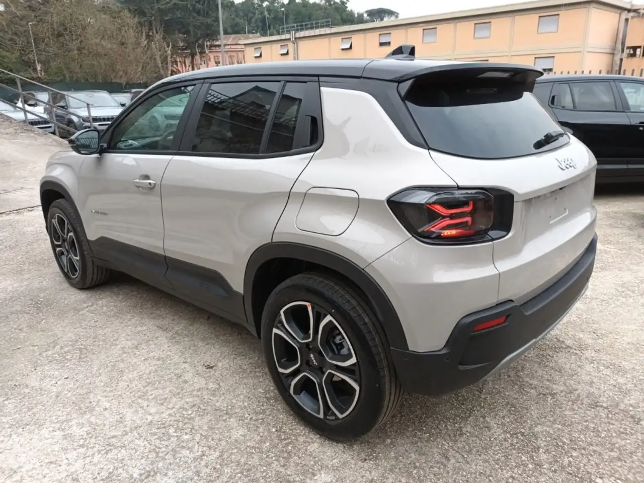 Jeep Avenger 1200 E-HYBRID SUMMIT 110CV AUTOM PACK WINTER PELLE 6