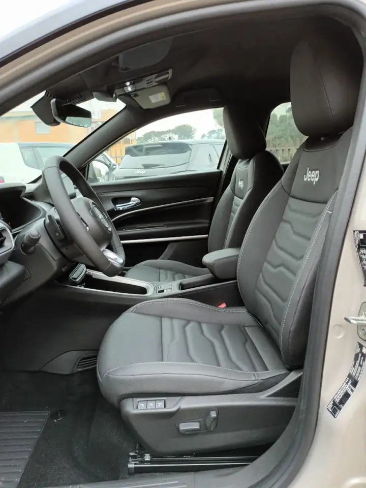 Jeep Avenger 1200 E-HYBRID SUMMIT 110CV AUTOM PACK WINTER PELLE 7