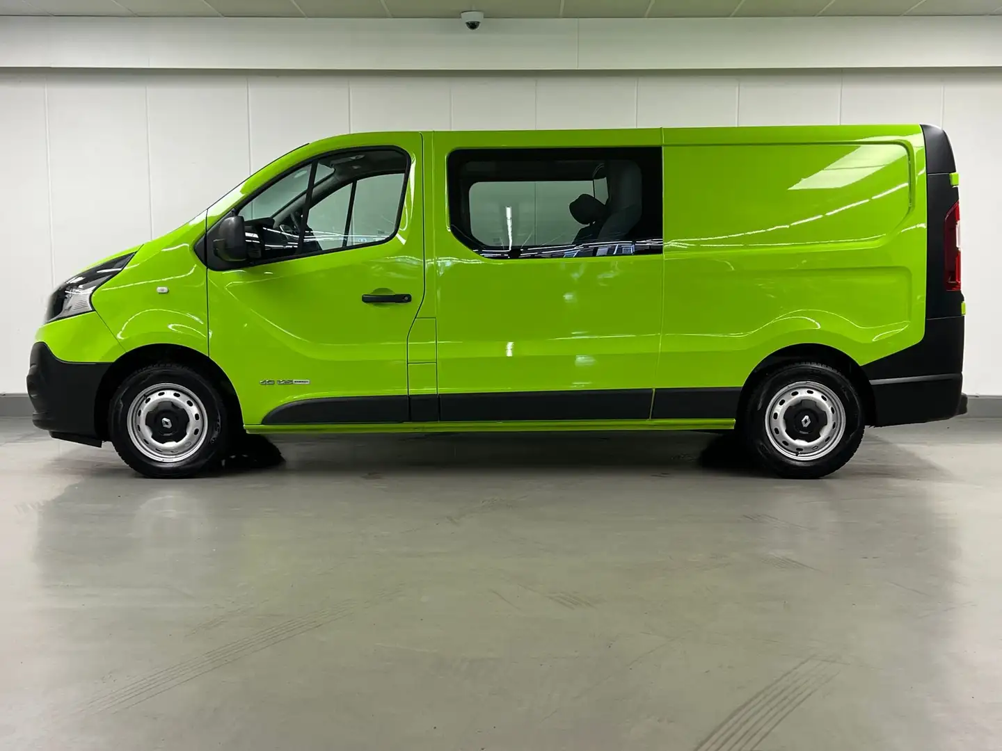 Renault Trafic DCI 125 CV DOUBLE CABINE 6 PLACES LONG CHASSIS Groen - 2
