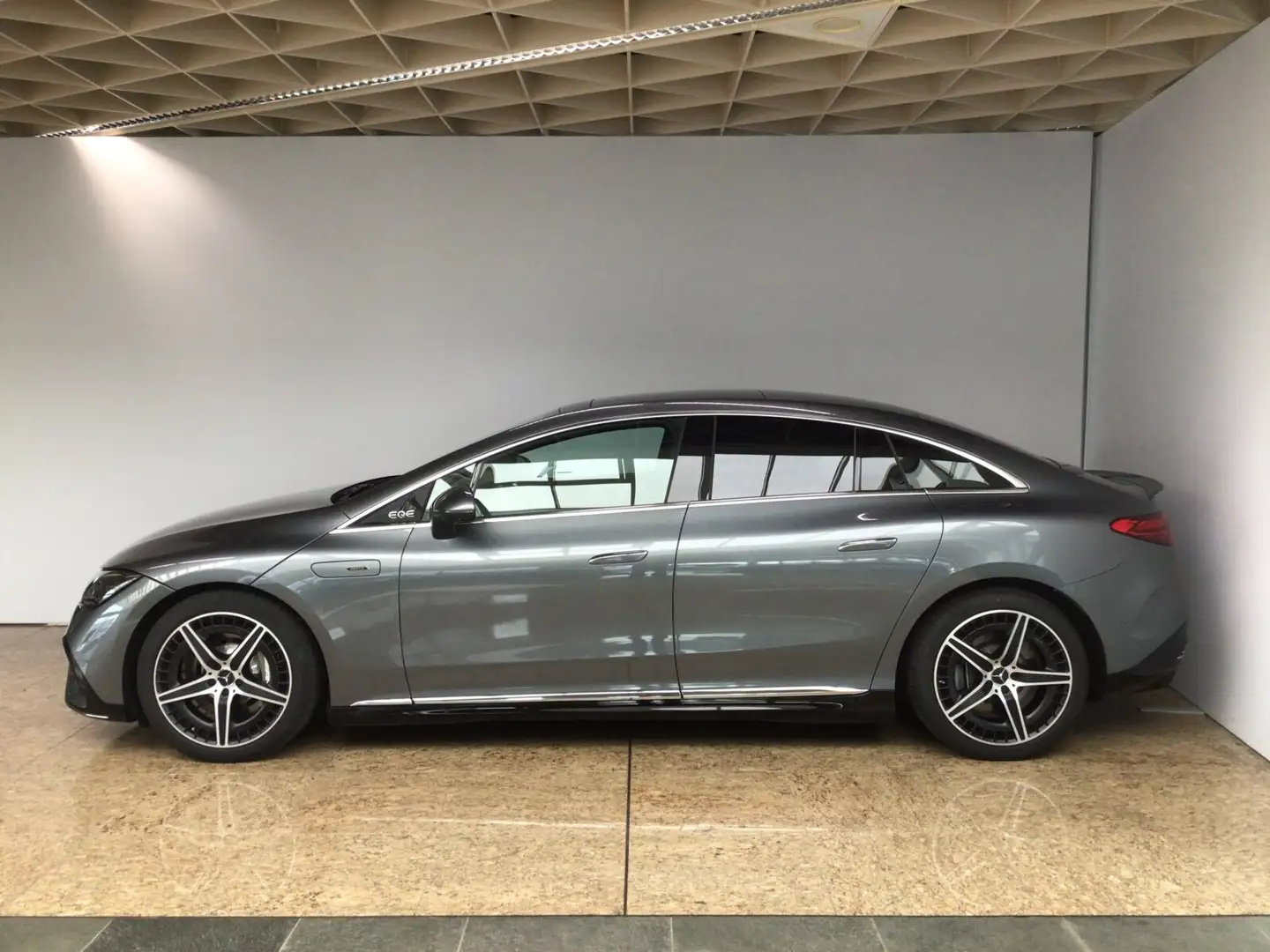 Mercedes-Benz EQE 43 EQE 43 4M Premium Paket/Pano/HAL/Airm/UVP:115555 Grau - 2