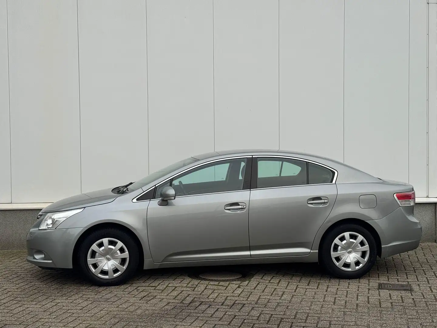 Toyota Avensis 1.6 VVTi Comfort | Clima | Park.Sens | Trekhaak Grau - 2