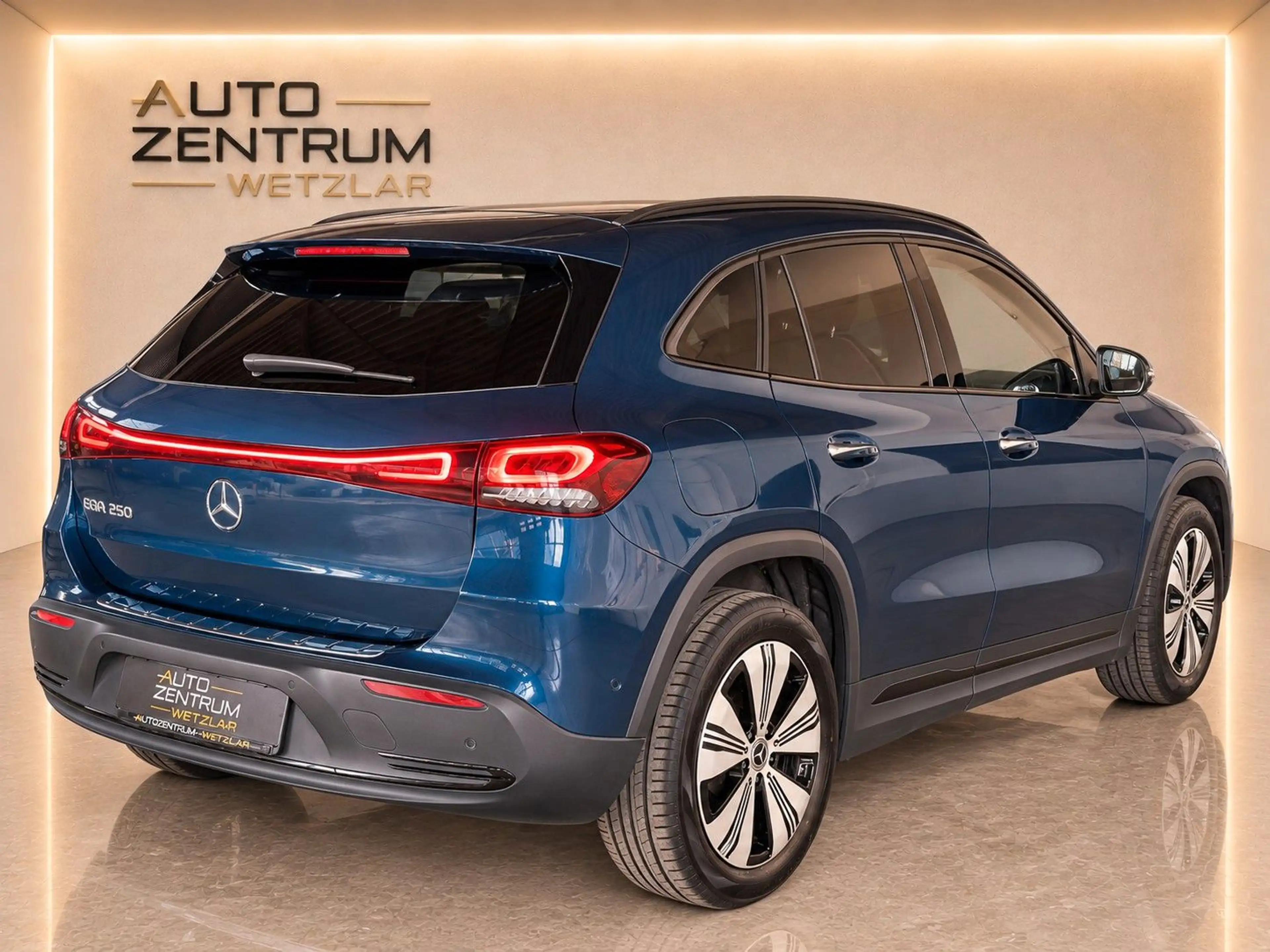 Mercedes-Benz EQA 250 Progressive Night AHK HUD 360° Burmester — photo 6