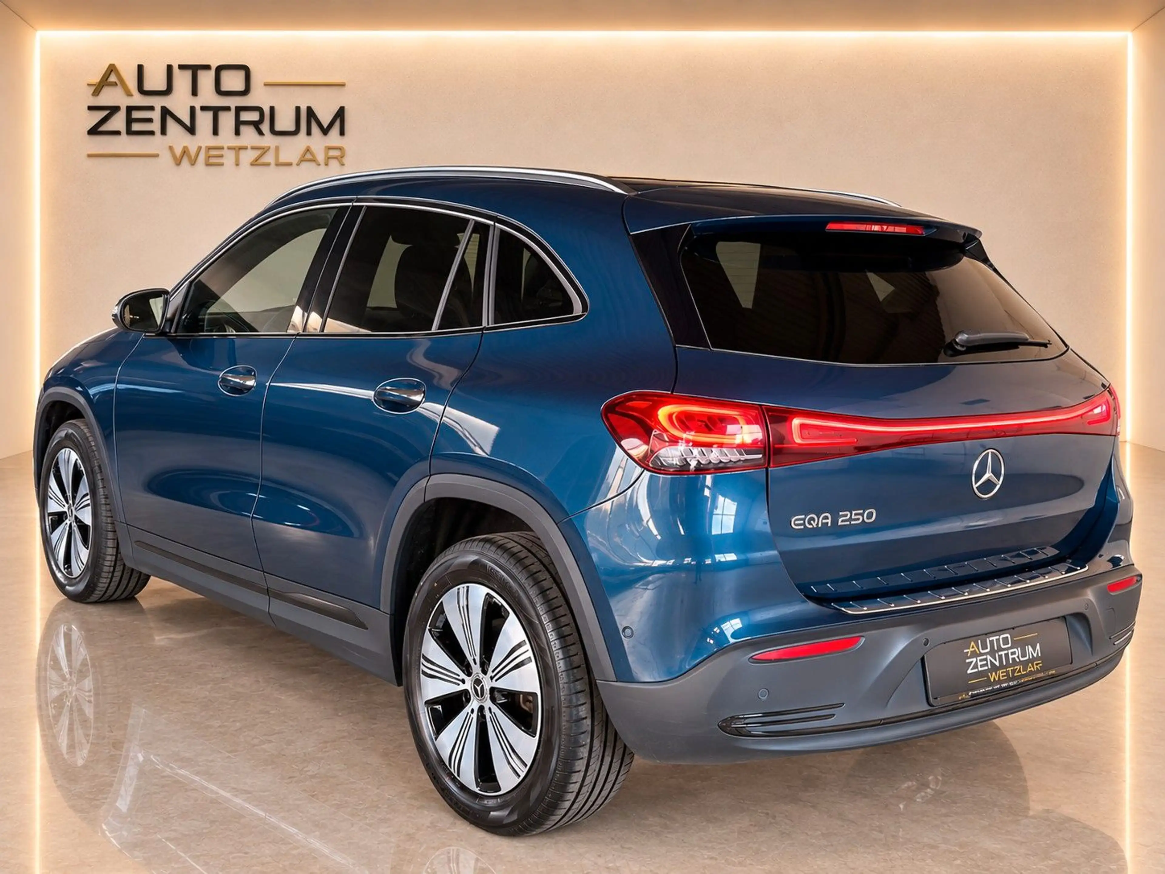 Mercedes-Benz EQA 250 Progressive Night AHK HUD 360° Burmester — photo 8