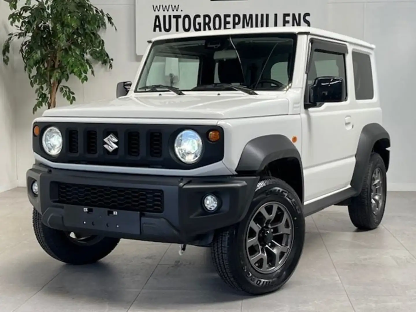 Suzuki Jimny 4 plaatsen Comfort 1.5 benzine 4x4 + volledige on Білий - 1