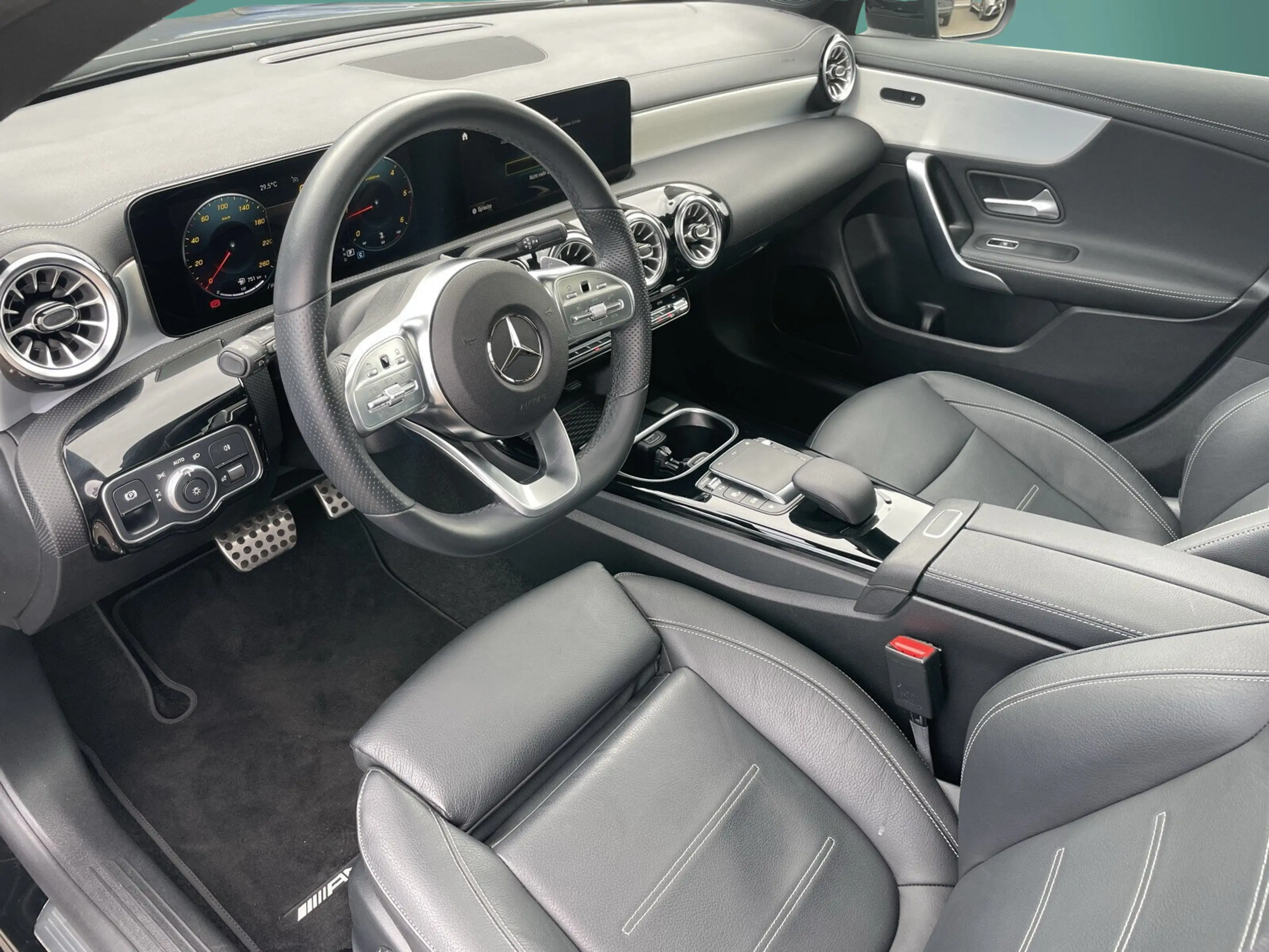 Mercedes-Benz CLA 220 CLA 220 d SB AMG*NIGHT*19*PANO*KAM*MLED*LEDER* — photo 9
