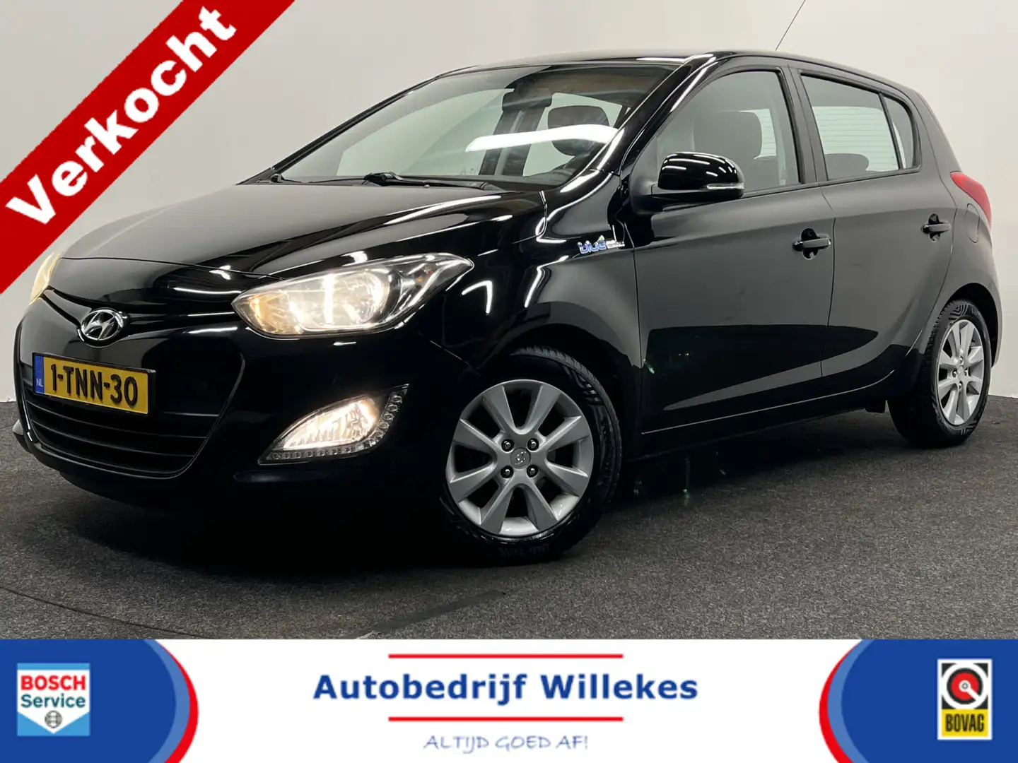 Hyundai i20 1.2i i-Deal | NAVIGATIE | TREKHAAK | BLEUTOOTH | A Zwart - 1