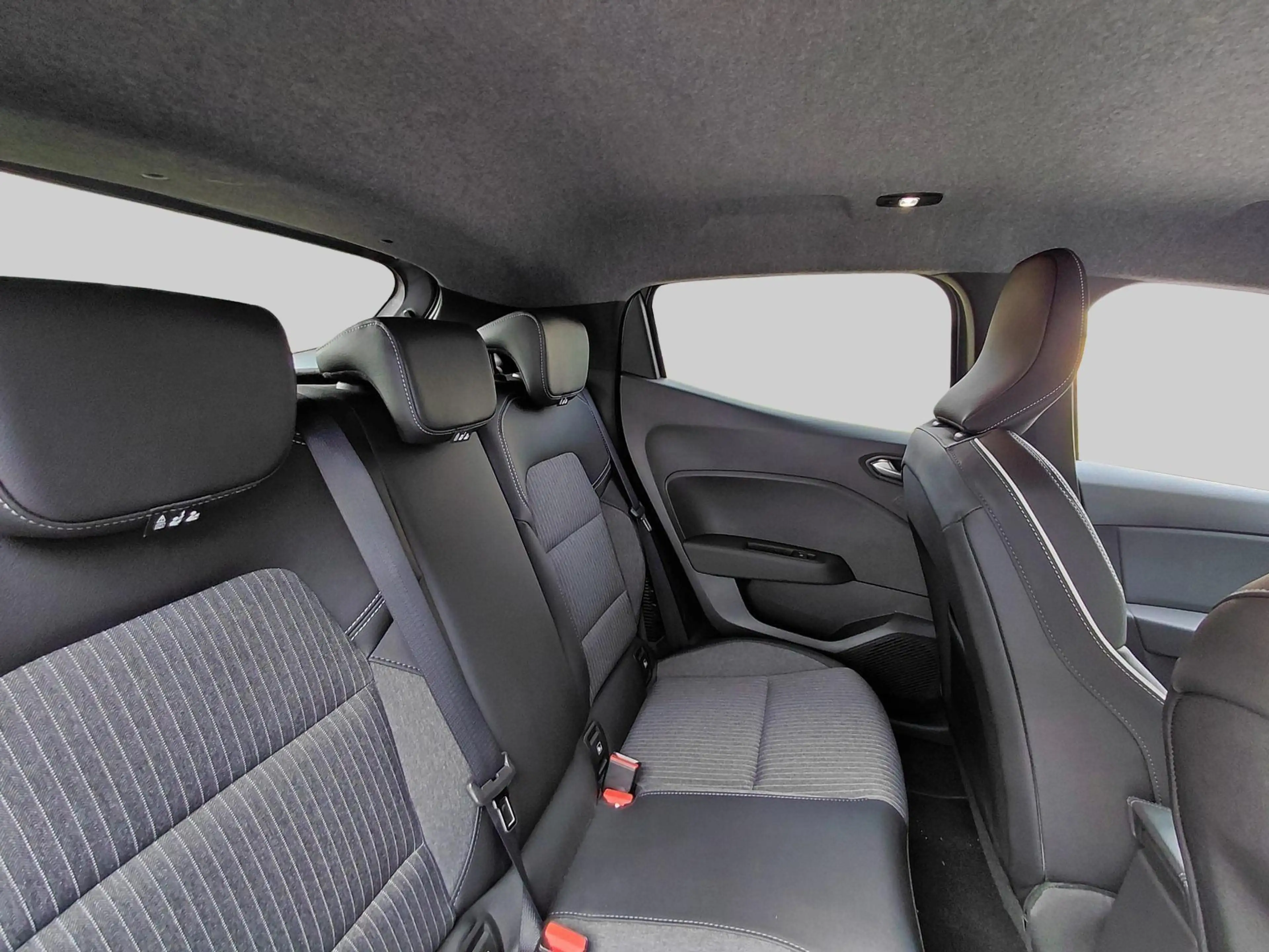 Mitsubishi Colt 1.6 HEV Instyle — photo 14