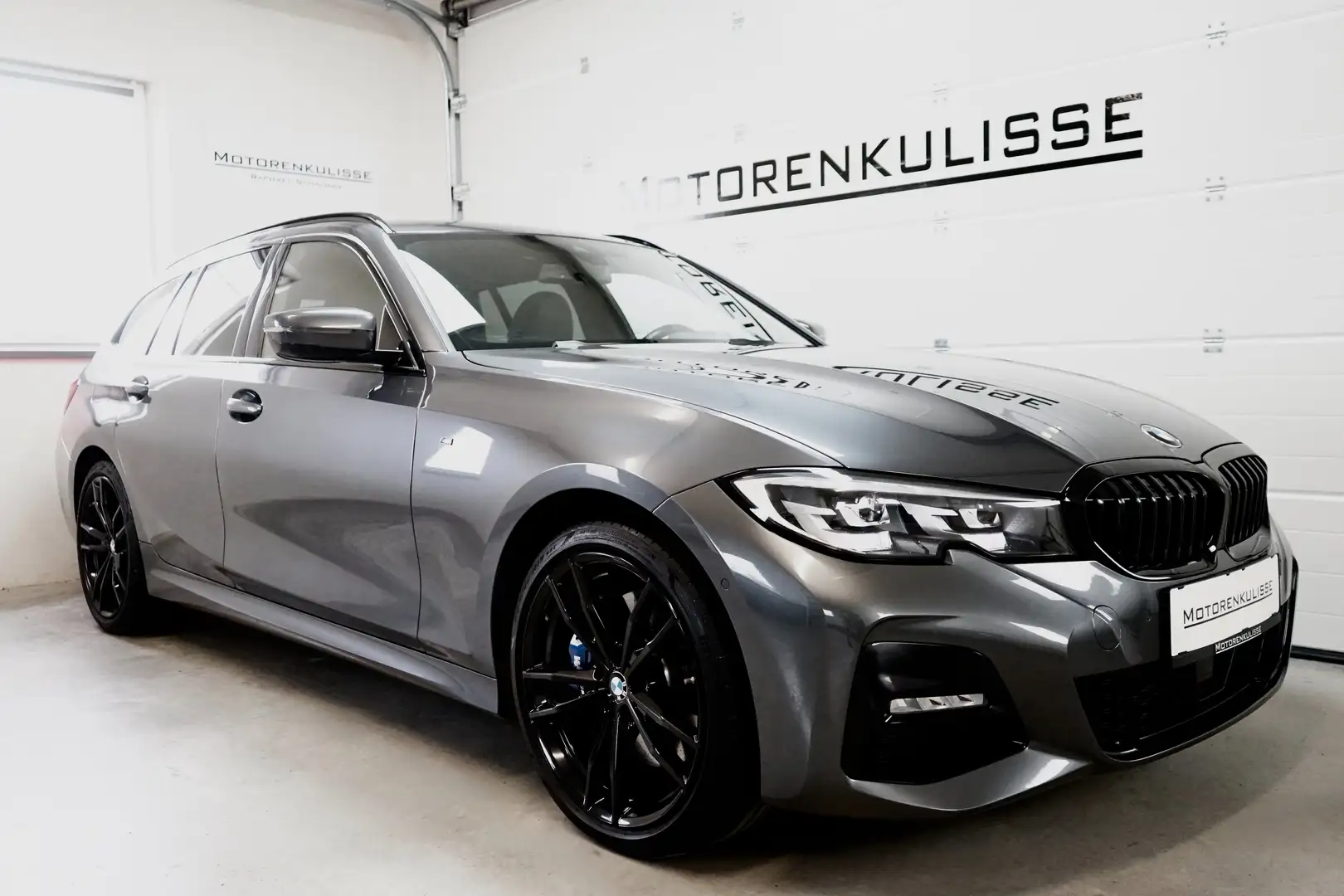 BMW 330 e xDrive Touring M Sport Aut. - AHK - LC Prof. Grau - 2