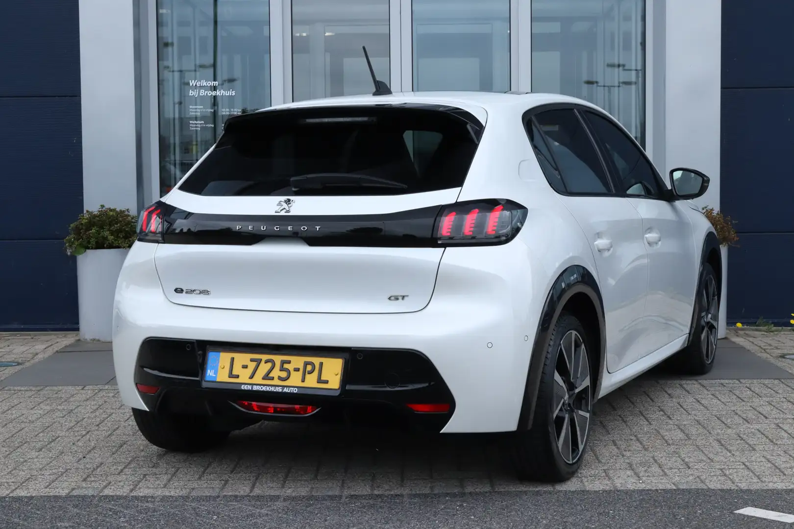 Peugeot e-208 EV GT Pack 50 kWh | Adaptieve Cruise | Pano | Alca Wit - 2
