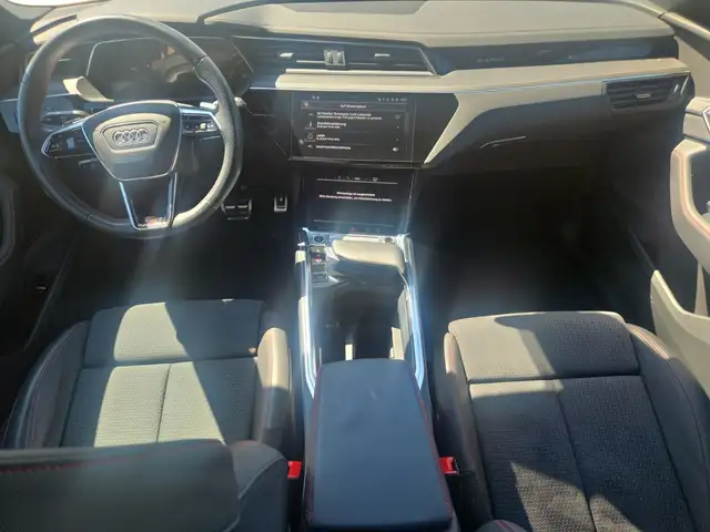 Audi Q8 E-Tron view 8