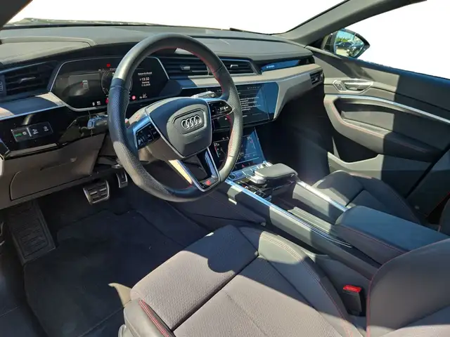 Audi Q8 E-Tron view 4