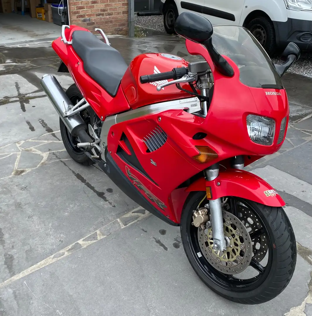 Honda VFR 750 Rouge - 1