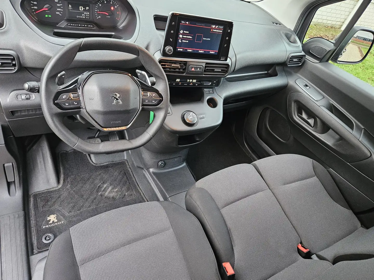 Peugeot Partner 1.5 Premium / Automaat / Navigatie / Apple Carplay Grijs - 2