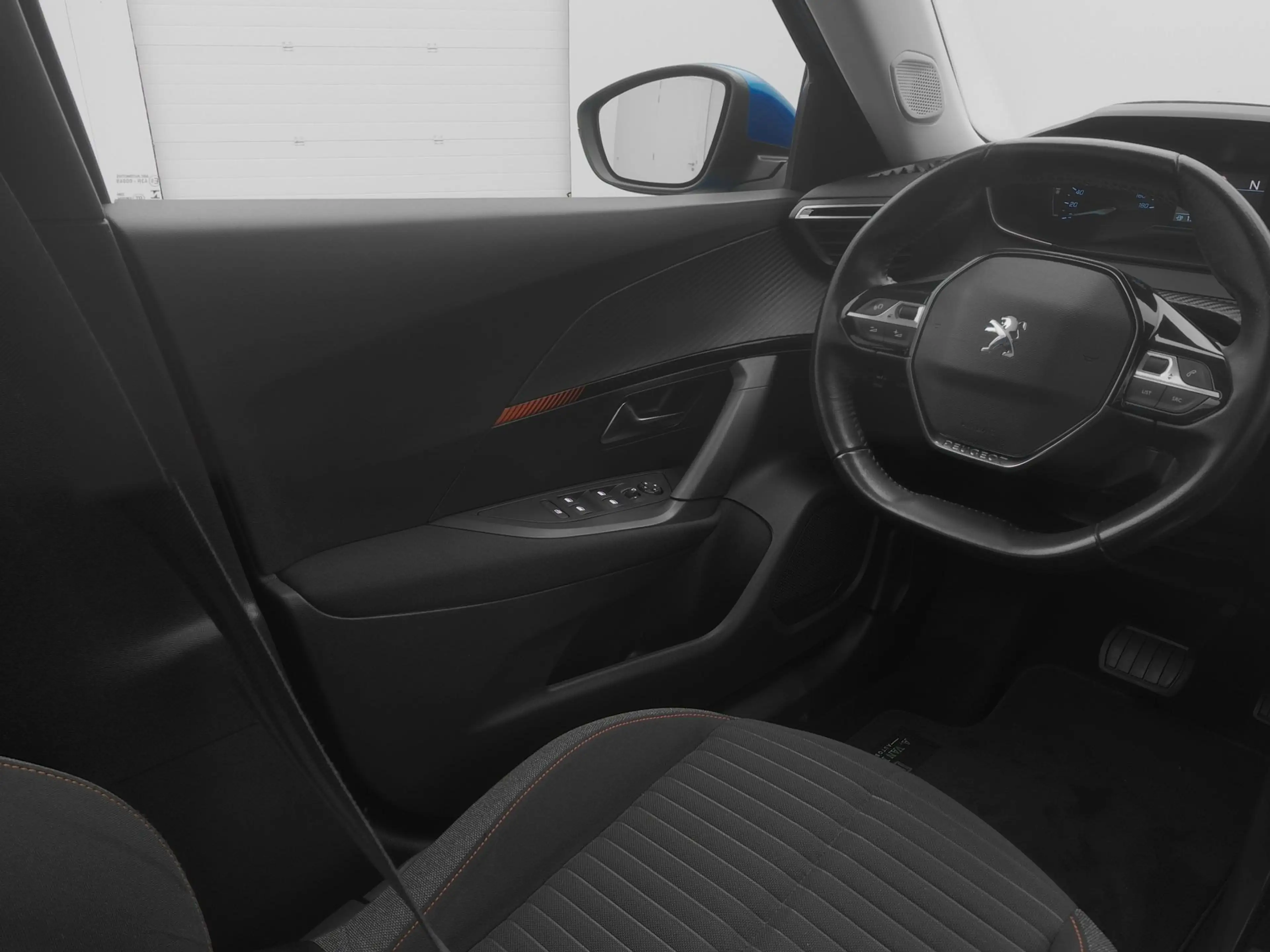 Peugeot e-2008 EV Blue Lease Active 50 kWh | CAMERA | CARPLAY — photo 12
