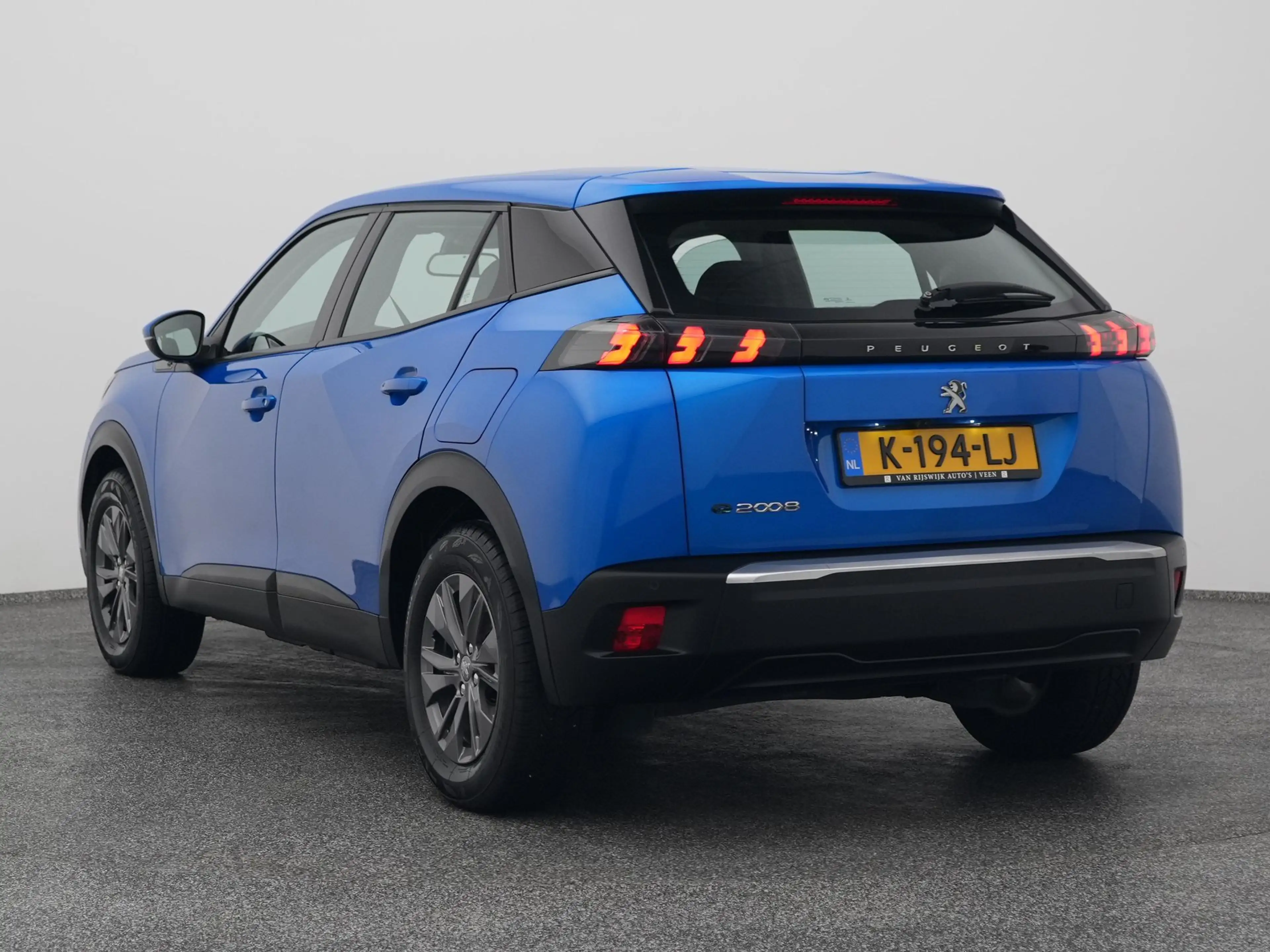 Peugeot e-2008 EV Blue Lease Active 50 kWh | CAMERA | CARPLAY — photo 6