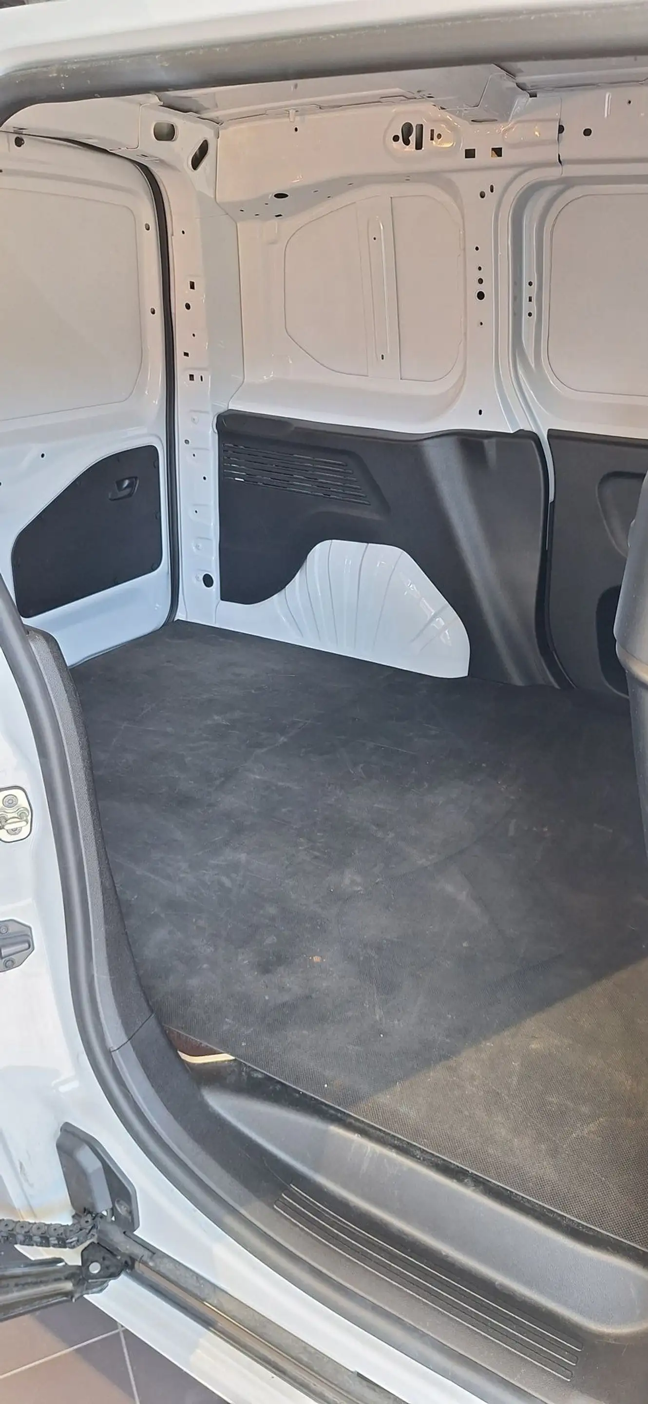 Peugeot Partner GB BlueHDi S&S L1 Heavy — photo 9