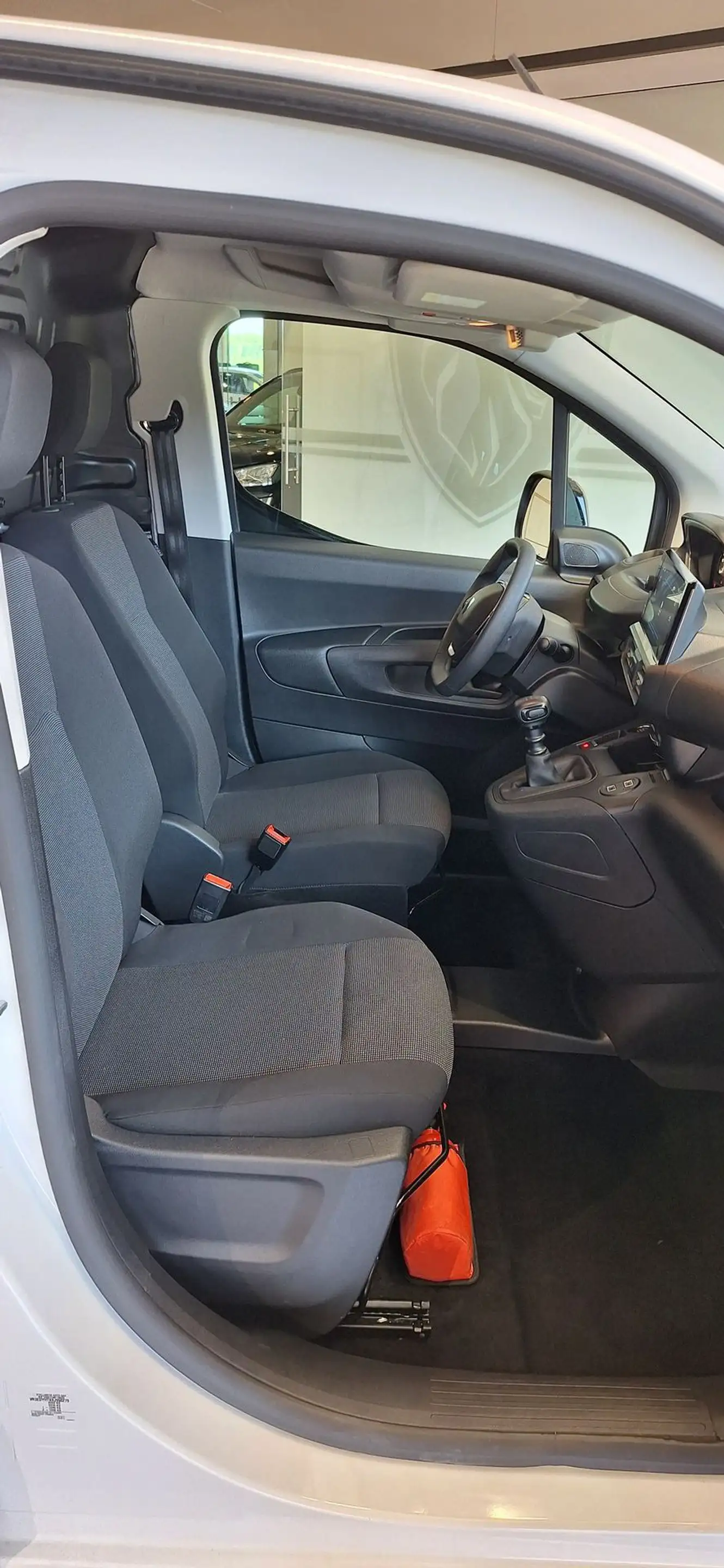 Peugeot Partner GB BlueHDi S&S L1 Heavy — photo 11
