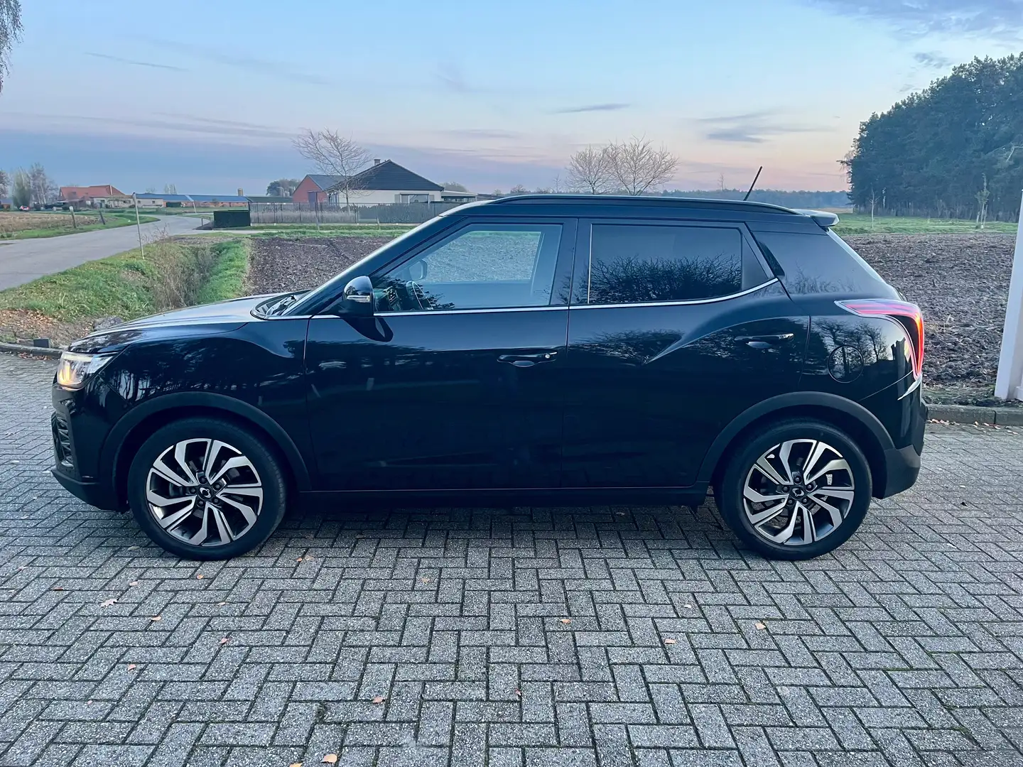 SsangYong Tivoli 1.5 Benzine Automaat Camera/Carplay/Cruise Nero - 2