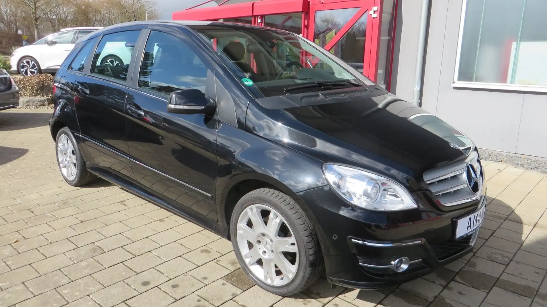 Mercedes-Benz B 200 Sport Edition +AHK Schwarz - 2