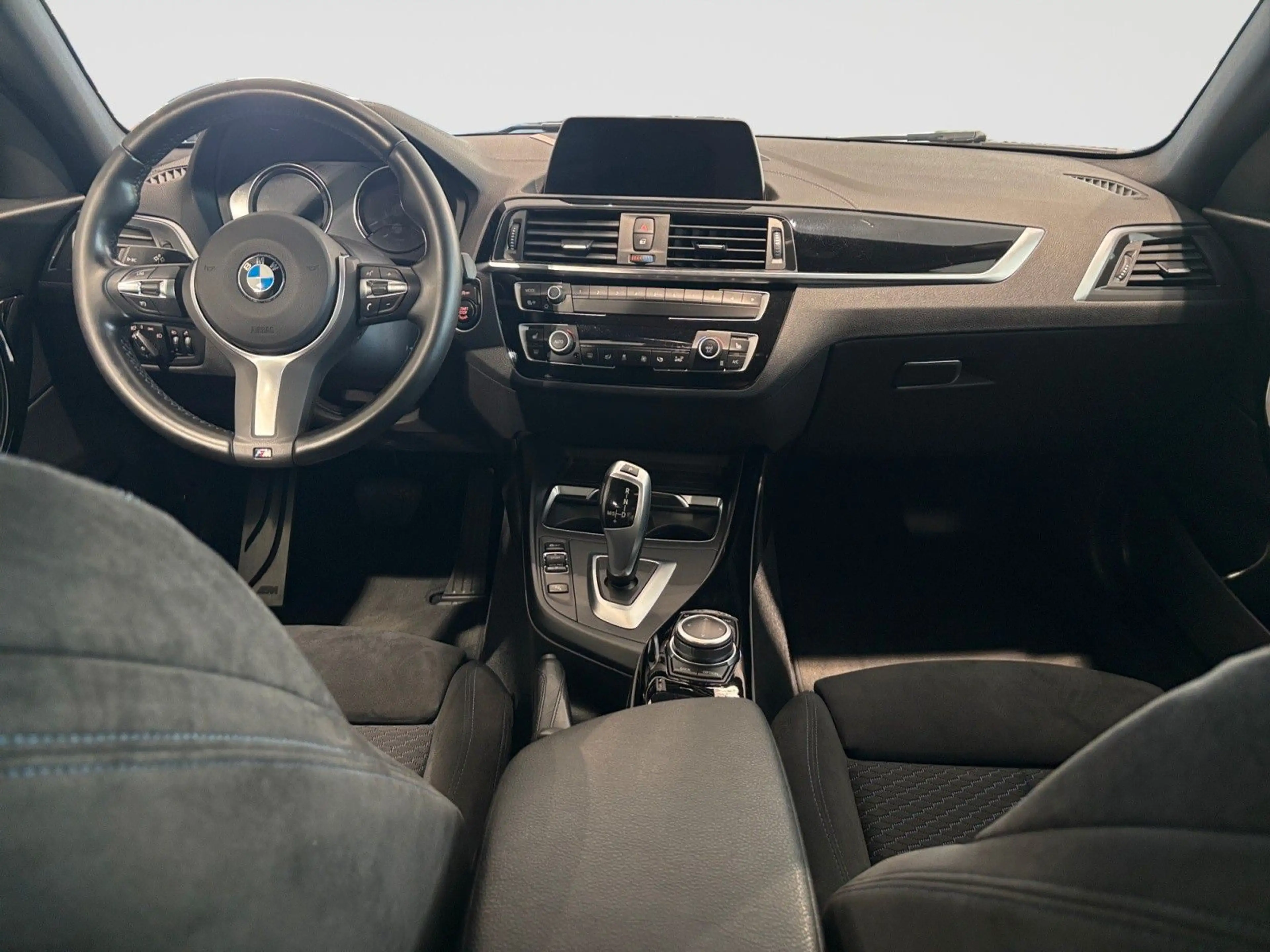 BMW 220 i Coupe M Sport NAV/PDC/LED/SZH/ — photo 10