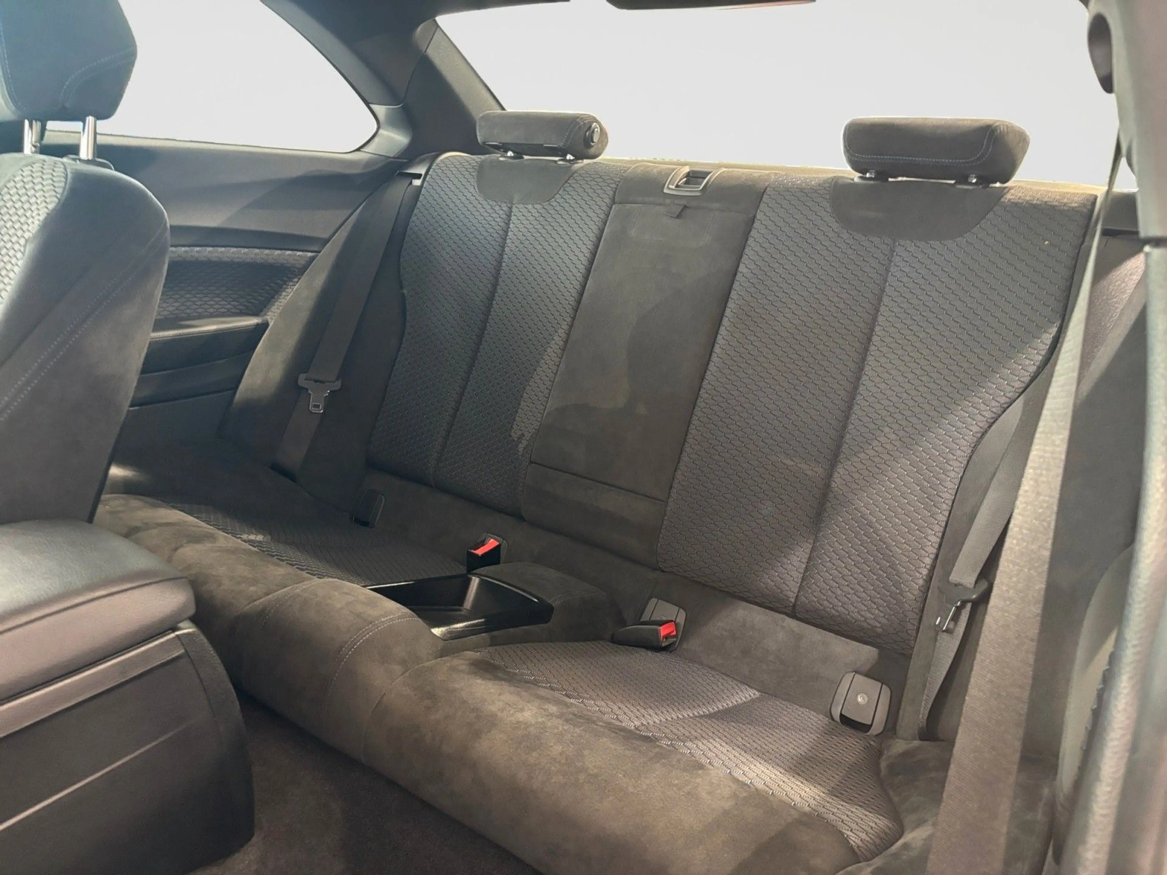 BMW 220 i Coupe M Sport NAV/PDC/LED/SZH/ — photo 14
