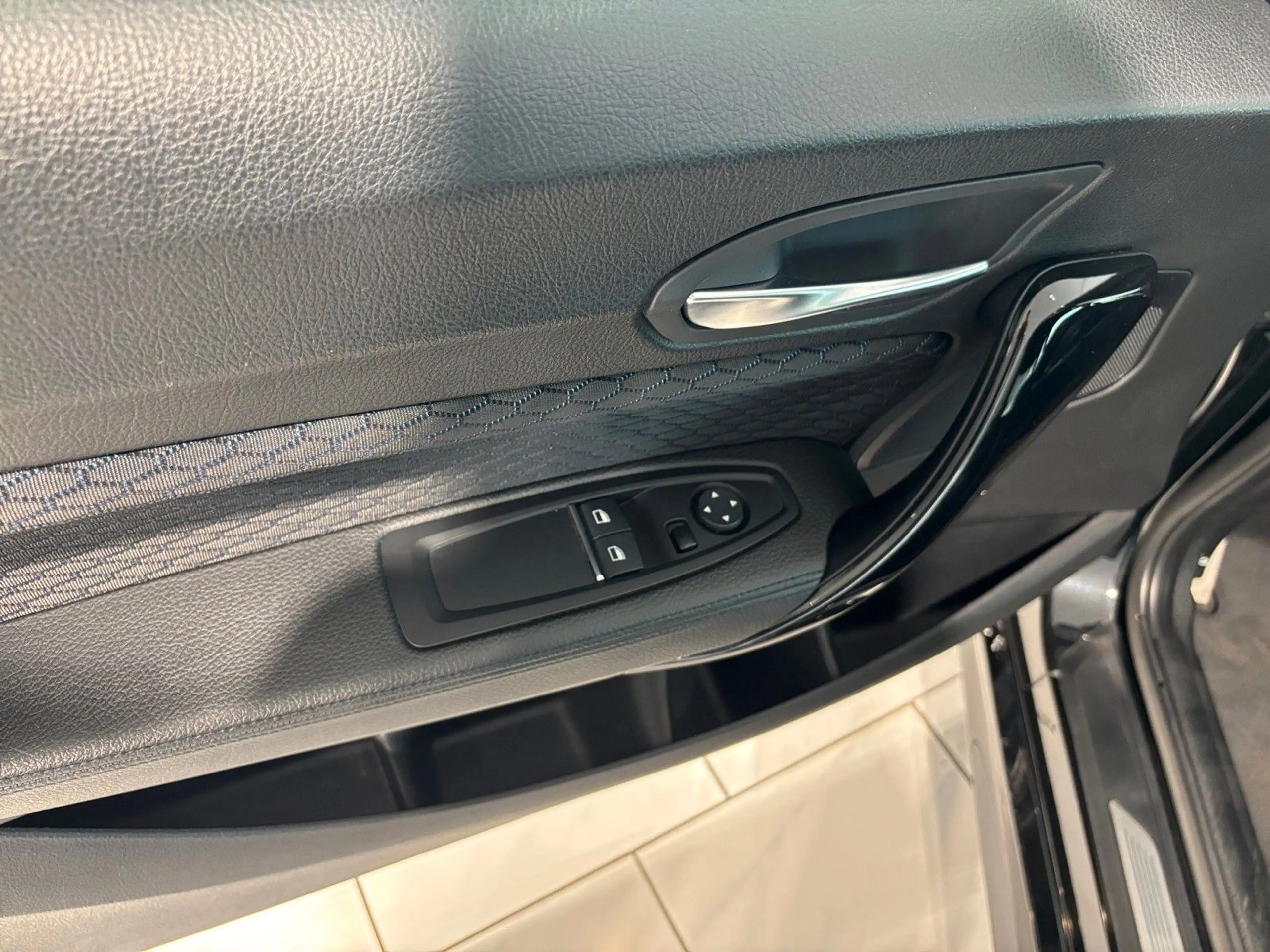 BMW 220 i Coupe M Sport NAV/PDC/LED/SZH/ — photo 9