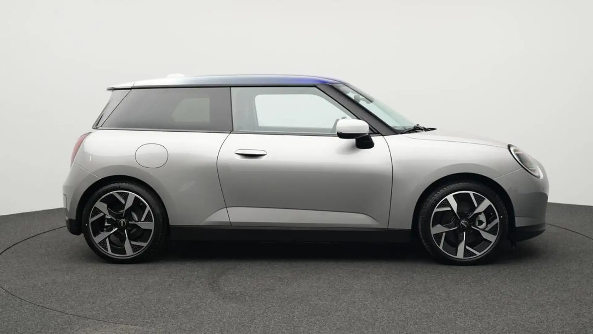 MINI Cooper SE Favoured Trim Grau - 2