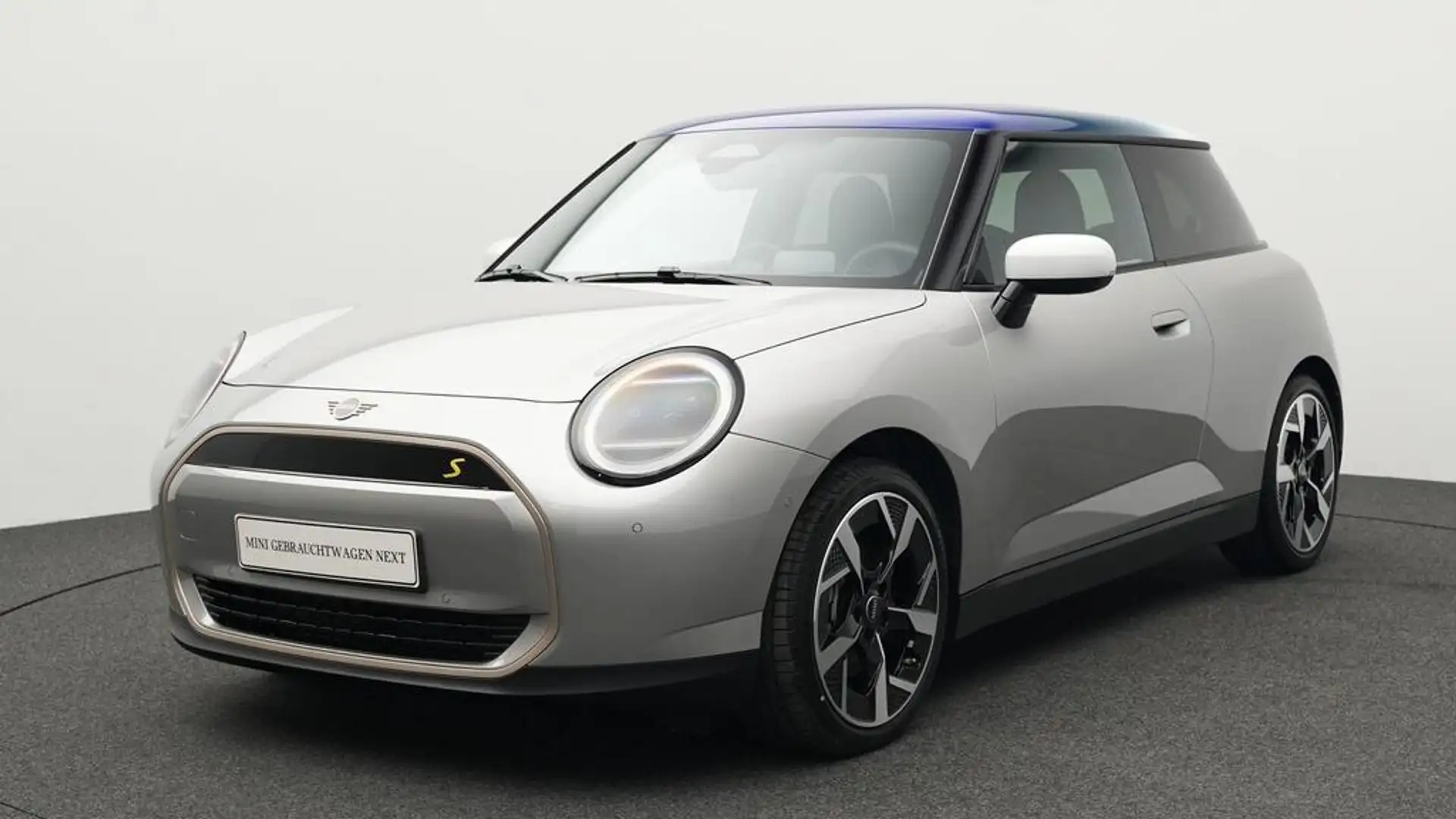 MINI Cooper SE Favoured Trim Grau - 1