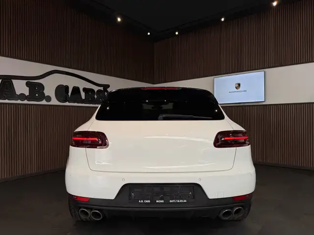 Porsche Macan view 5
