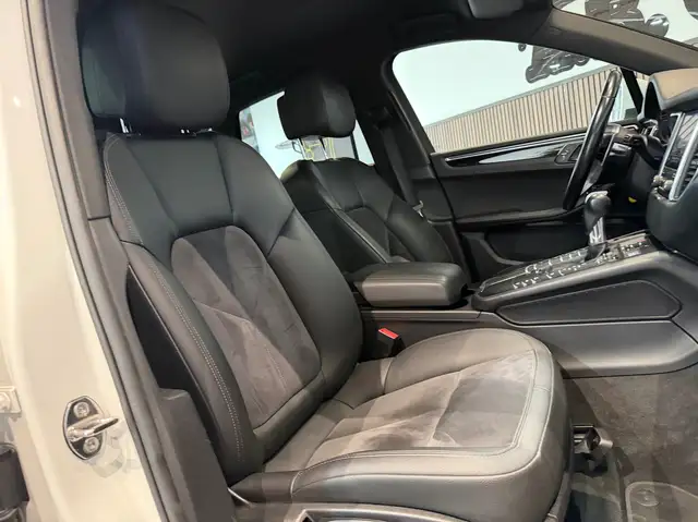 Porsche Macan view 9