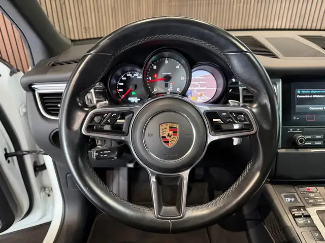 Porsche Macan view 12