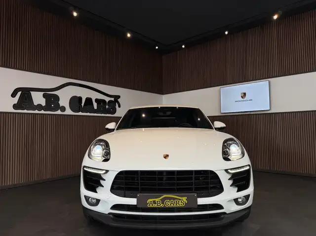 Porsche Macan view 2