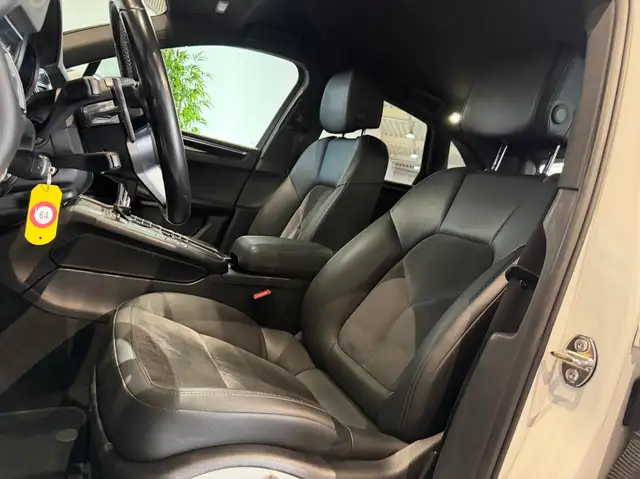 Porsche Macan view 8