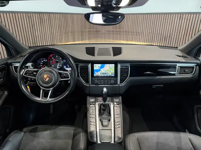 Porsche Macan view 21