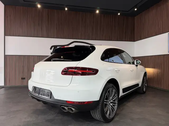 Porsche Macan view 6
