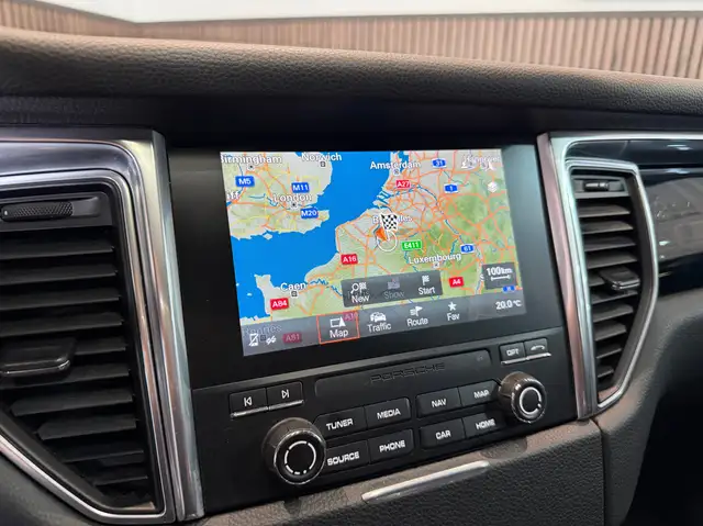 Porsche Macan view 16