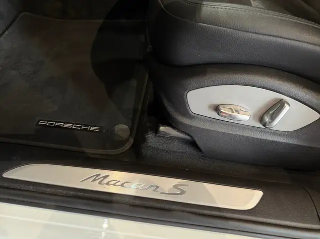 Porsche Macan view 10