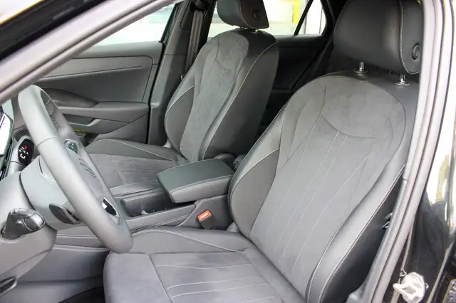 Volkswagen T-Roc view 11