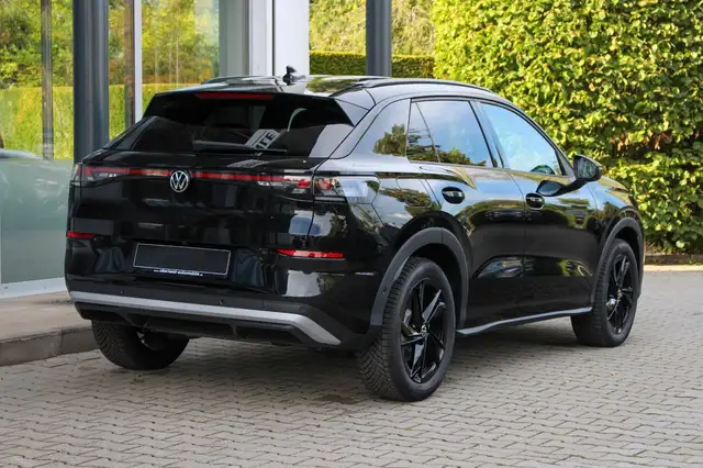 Volkswagen T-Roc view 5