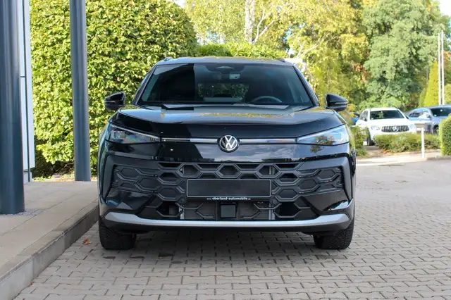 Volkswagen T-Roc view 2