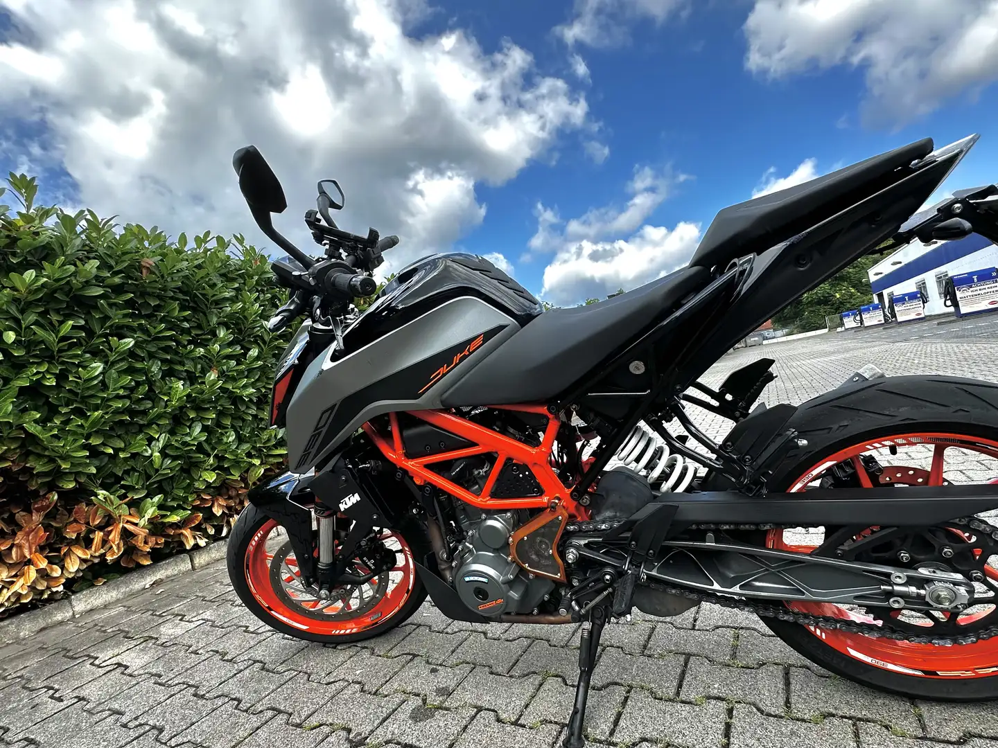 KTM 390 Duke - 1