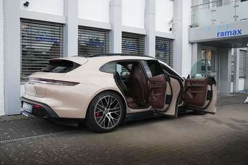 Taycan GTS Sport Turismo COFFEEBEIGE-TRÜFFELBRAUN-ACC-PANO-BOSE