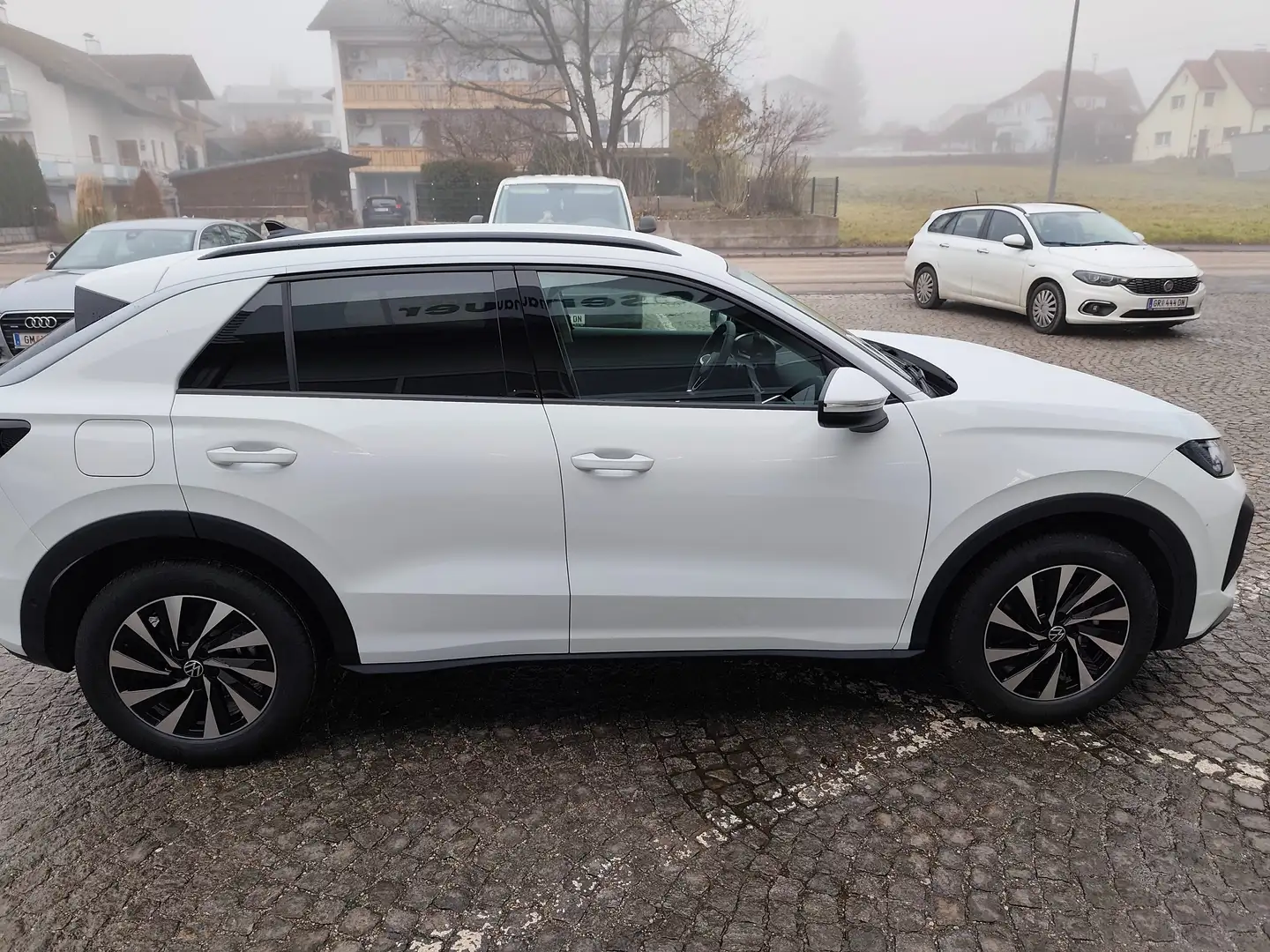 Volkswagen T-Roc 1.5 eTSI 85 kW Life Weiß - 2