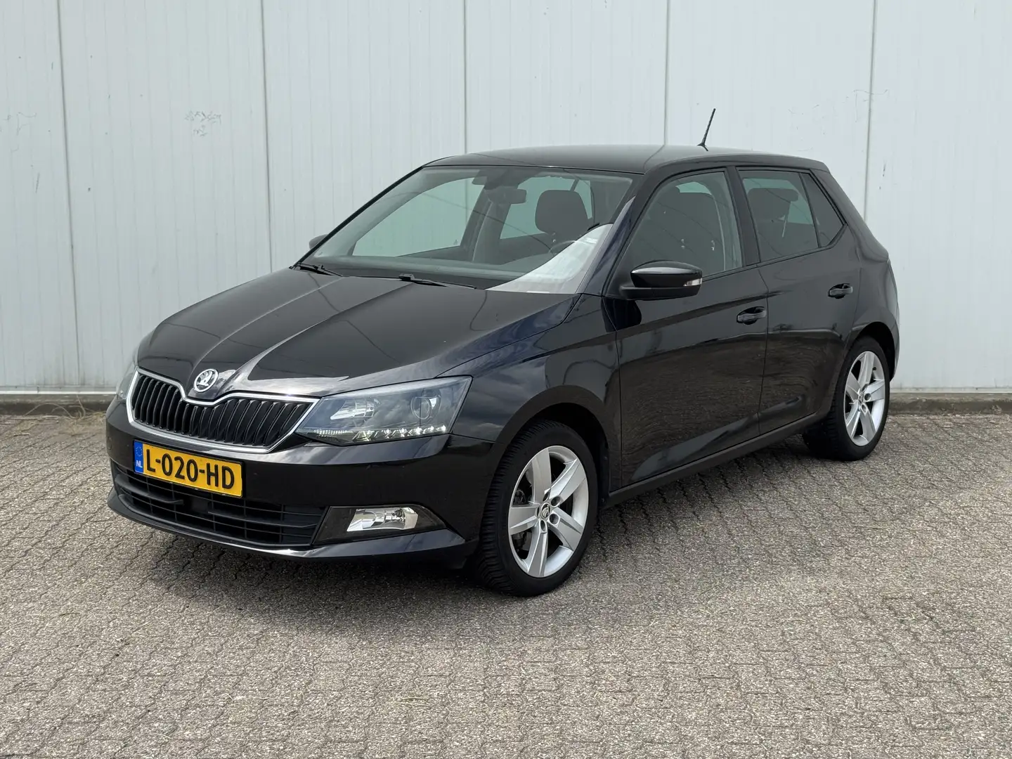 Skoda Fabia 1.2 TSI Style Full options groot onderhoud gehad. Zwart - 1